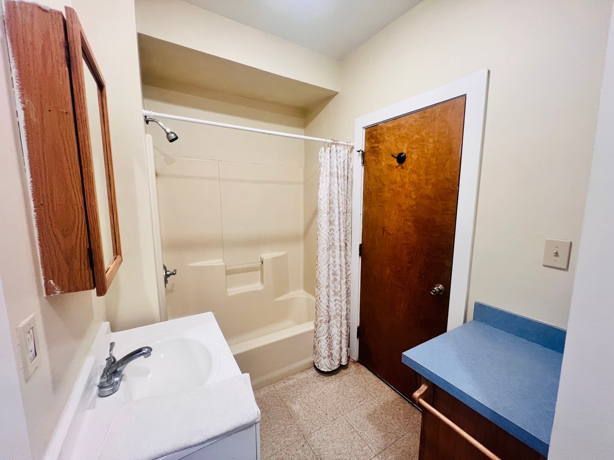 Shower - 32 Washington St