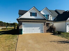 Building Photo - FOR LEASE - 3 Bed, 2 Bath, 1986sqft on Maple Hill Rd in Lebanon, TN.