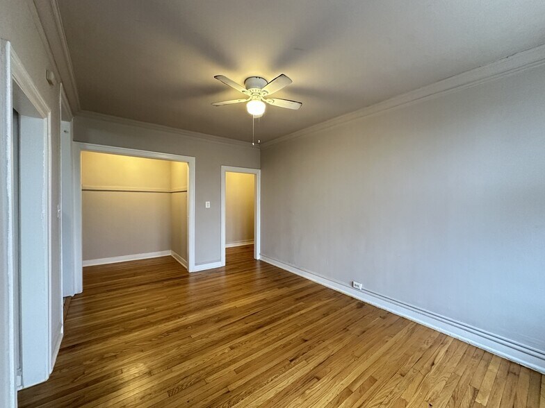 Building Photo - 1371 W Estes Ave