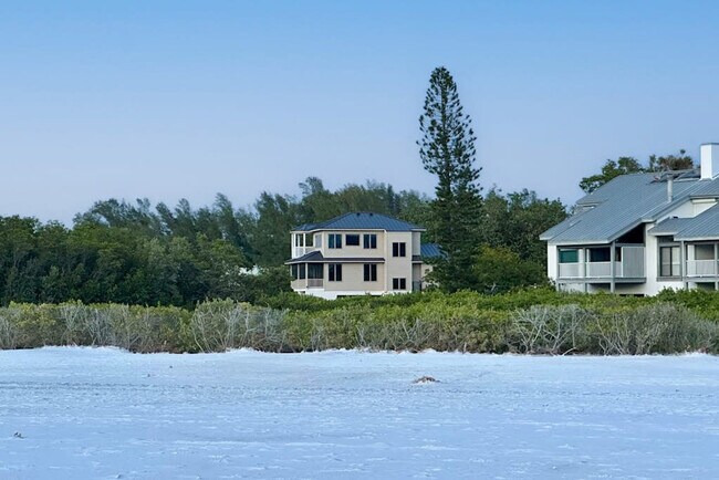 Building Photo - 320 N Shore Rd