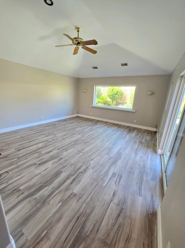 Building Photo - Beautiful spacious home in a lovely neighborhood near Cal Lu! RV Parking!