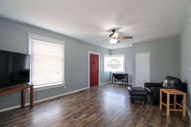 Building Photo - 310 N 2nd Ave