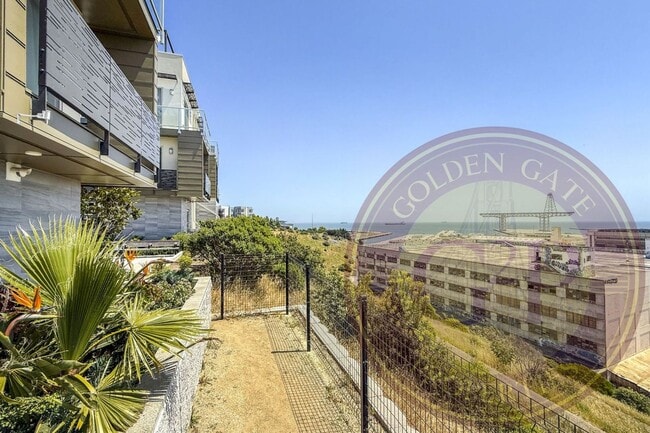 Building Photo - SF Shipyard - 3 BR, 2.5 BA Townhouse 1,634 Sq. Ft. - 3D Virtual Tour, 2-Car Garage