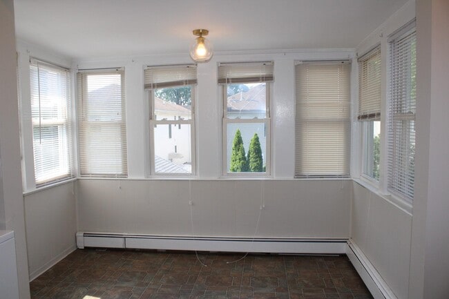 Building Photo - 614 5th Ave