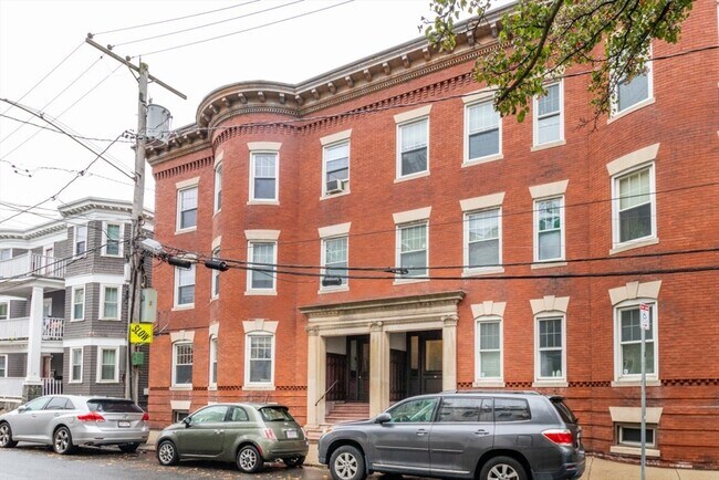 Building Photo - 12 Pond St