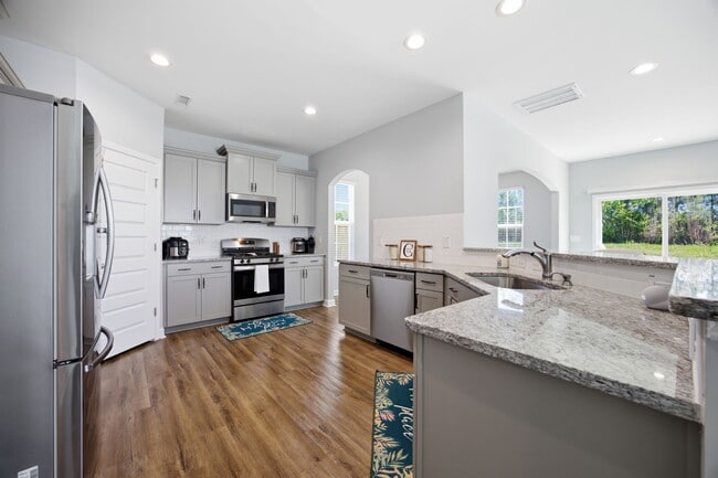 Building Photo - 450 Hawksbill Dr