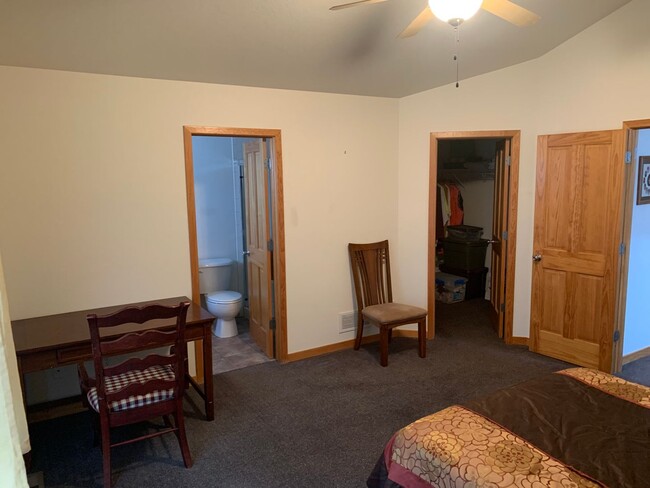 Building Photo - Beautiful 4 Bedroom, 3.5 Bath Home For Ren...