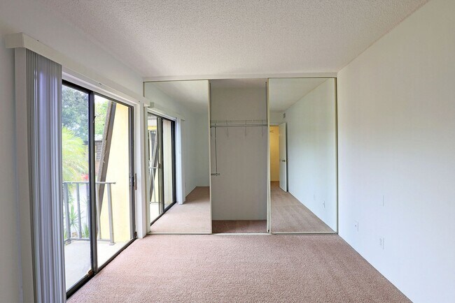 Building Photo - Parkwoods 12351-2