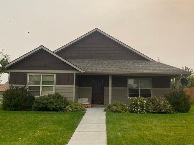 Primary Photo - 3 Bed 2 Bath home in Bozeman