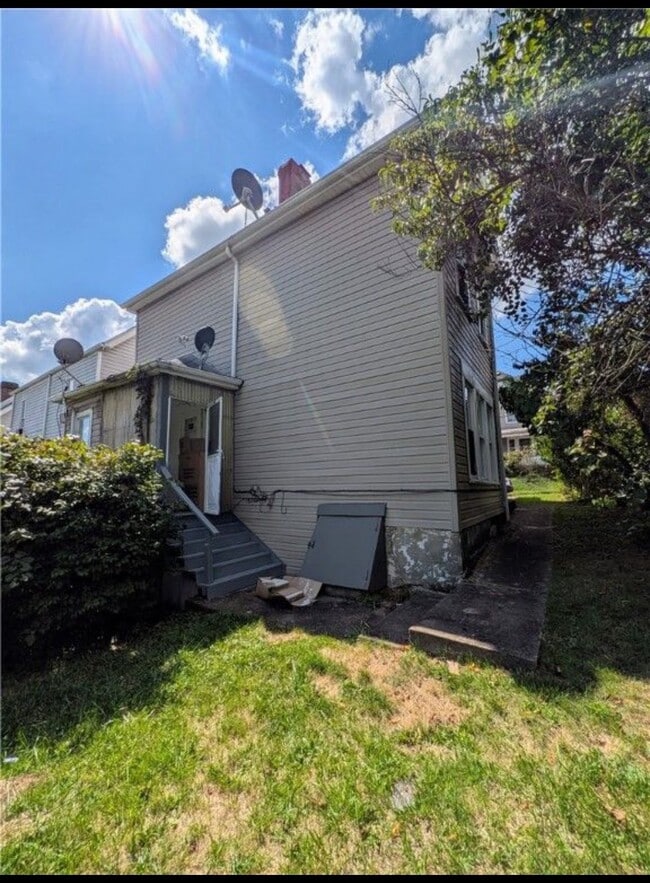 Building Photo - 1913 Evans Ave