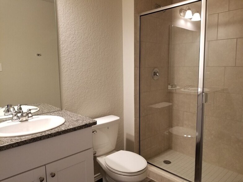 Building Photo - 7930 Oak Mdws Bnd