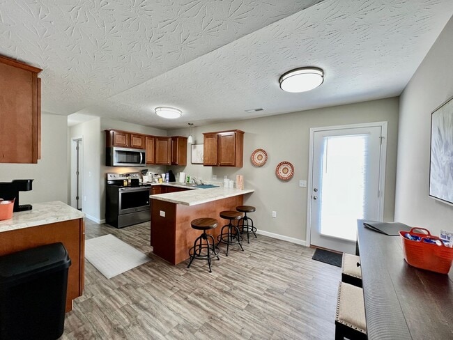 Building Photo - Brand New Home Walking distance to Spooky ...