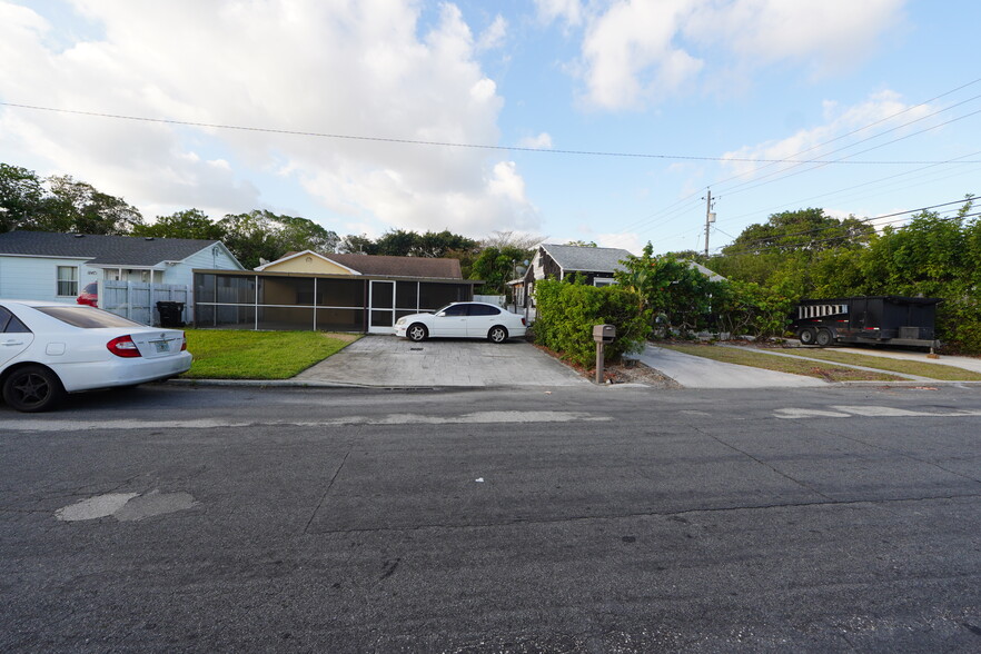 Building Photo - 1245 19th Ave N