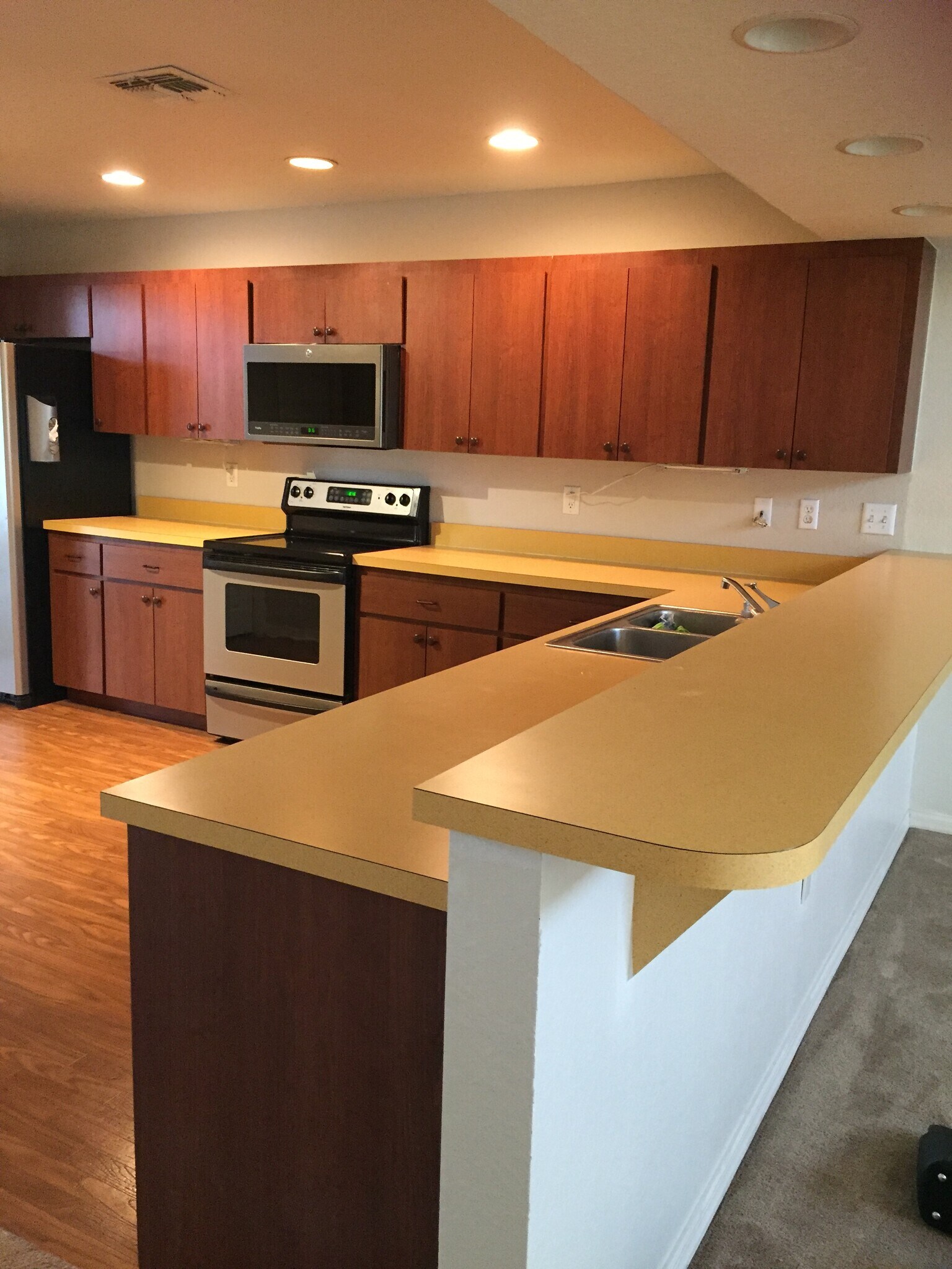 Building Photo - 7166 Summit Dr