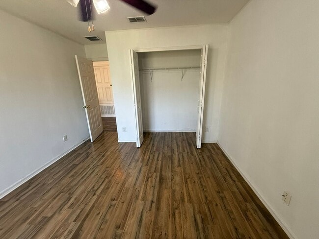 Building Photo - 2616 Plumberry Ave