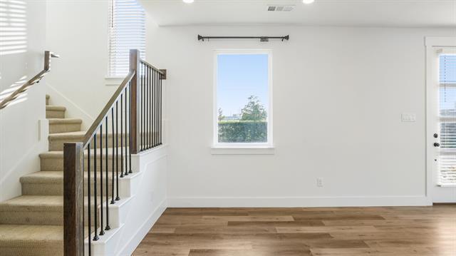 Building Photo - 3661 Rosemont Dr