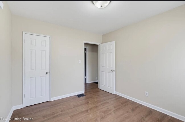 Building Photo - 4015 Valley View Dr