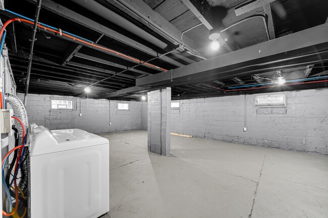 Building Photo - 5527 Alice Ave