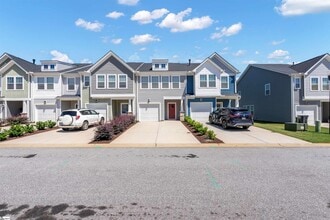 Building Photo - 46 Mardale Ln