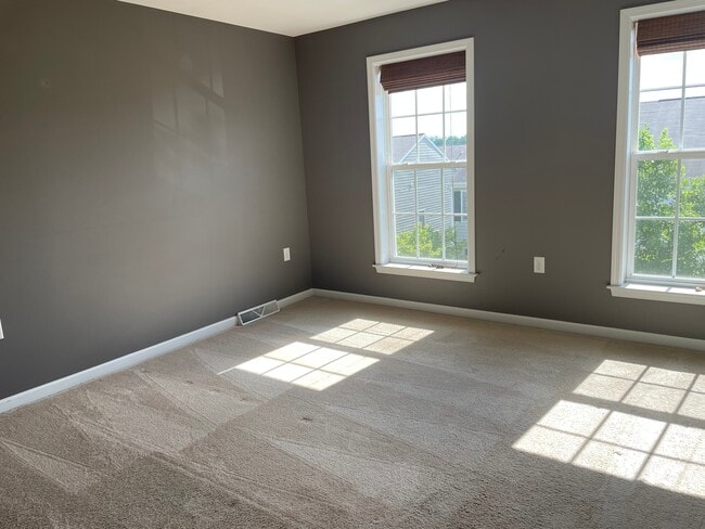 Building Photo - 127 Summer Ln