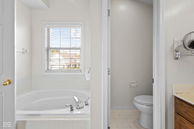 Building Photo - 7913 Meadow Bend Ln