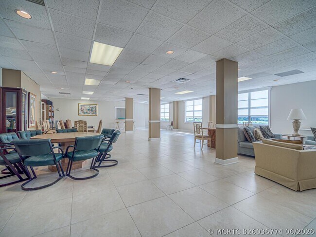 Building Photo - 2851 S Ocean Blvd