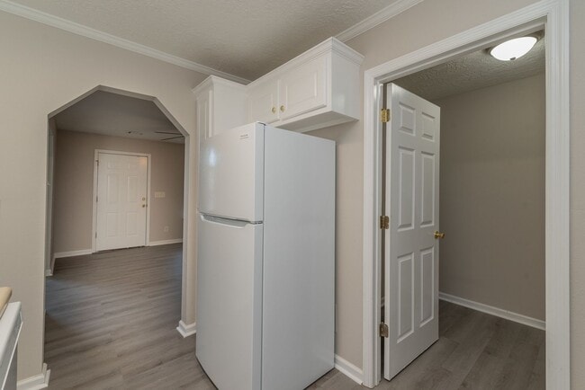 Building Photo - $1,395 - 3 bed/2 bath house for rent, fully renovated!