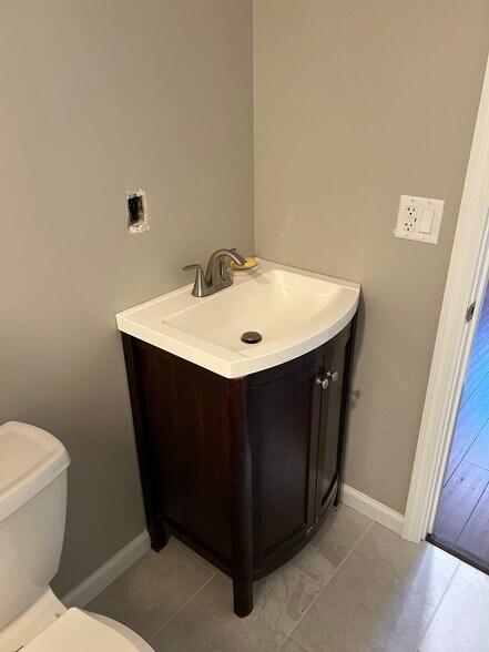 Building Photo - 4054 Howley St