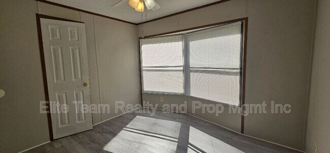 Building Photo - 2935 Cedarvale Rd