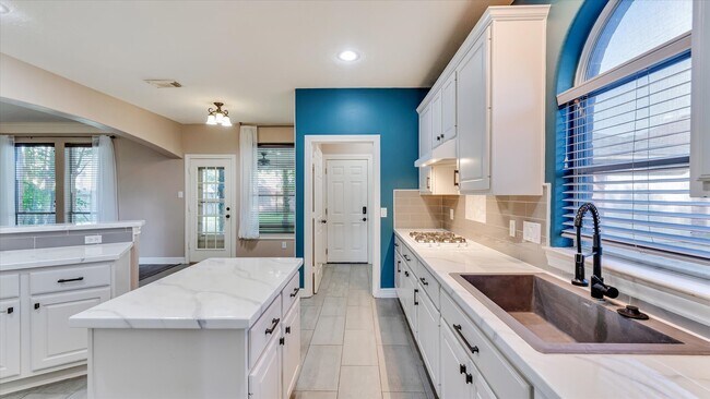 Building Photo - 15603 Twisting Springs Dr
