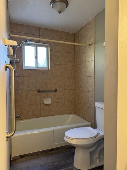 Building Photo - 5501 Verona Rd