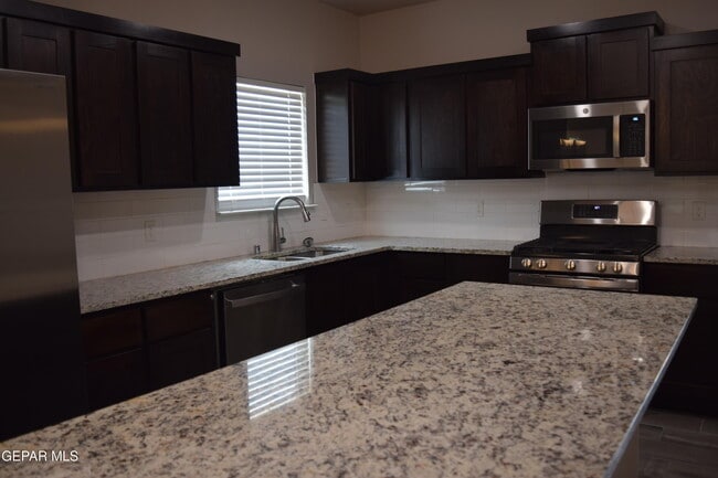 Building Photo - 355 Sol Ct