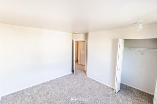 Building Photo - Premier Lake Stevens Living: Top-Rated Schools & Walkable Parks