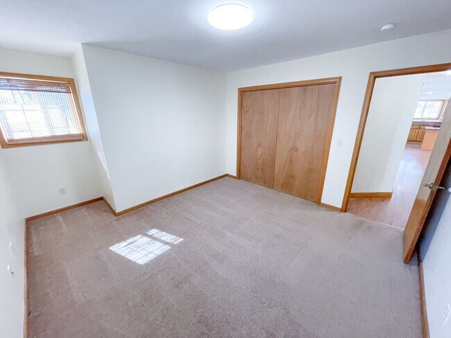 Building Photo - 3 bedroom, 2 bath House