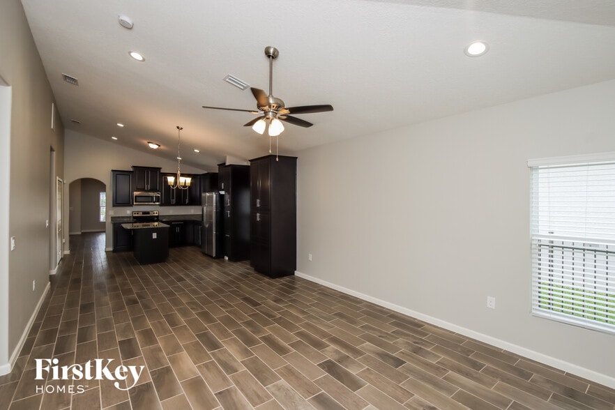 Building Photo - 3825 Harvest Cir