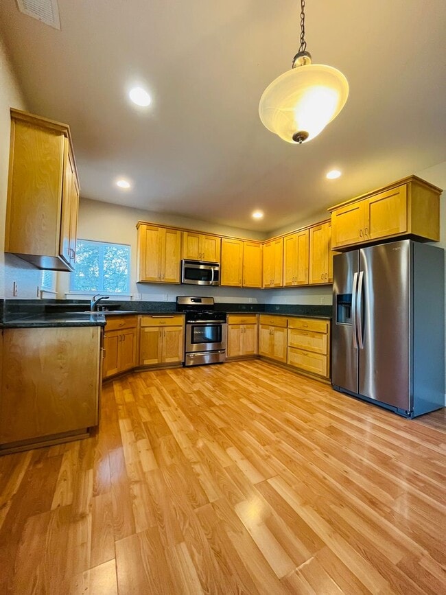 Building Photo - Available NOW! Beautiful House on a Cul-De-Sac