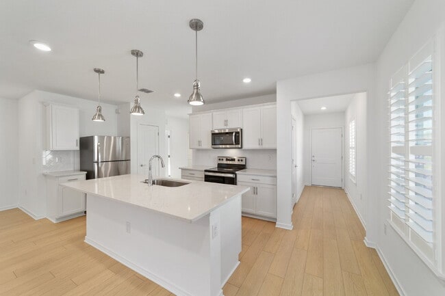 Building Photo - Live the Resort Lifestyle You’ve Been Waiting For in Stone Creek!