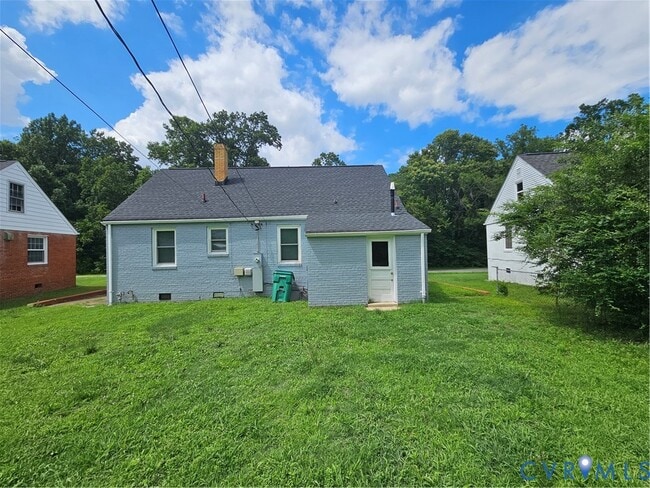 Building Photo - 2405 Granville Ave