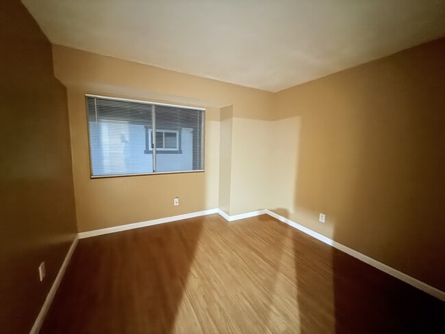 Building Photo - 9813 Caspi Gardens Dr