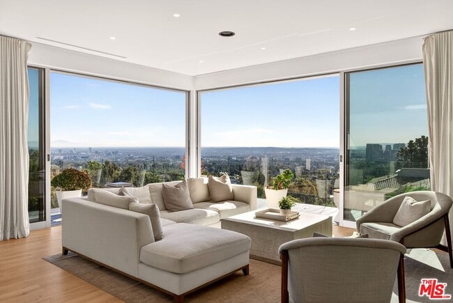 Building Photo - 9894 Beverly Grove Dr