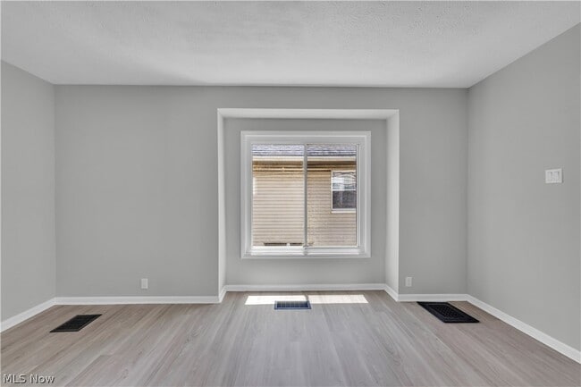 Building Photo - 1227 E 170th St