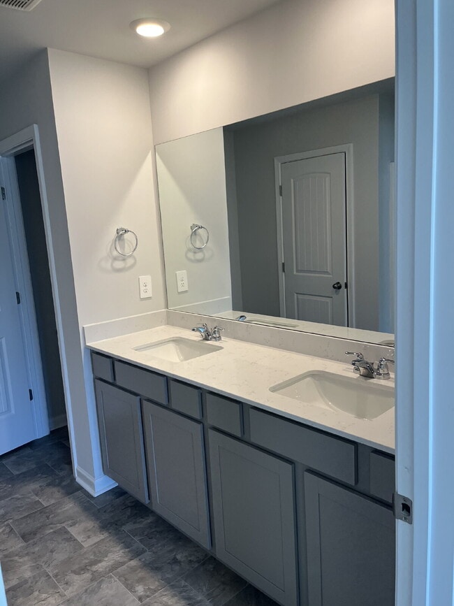 Building Photo - 453 Augustine Dr