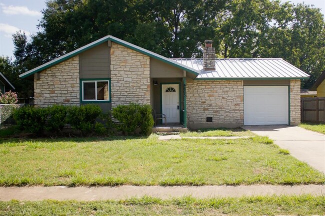 Primary Photo - 4605 Button Bend Rd