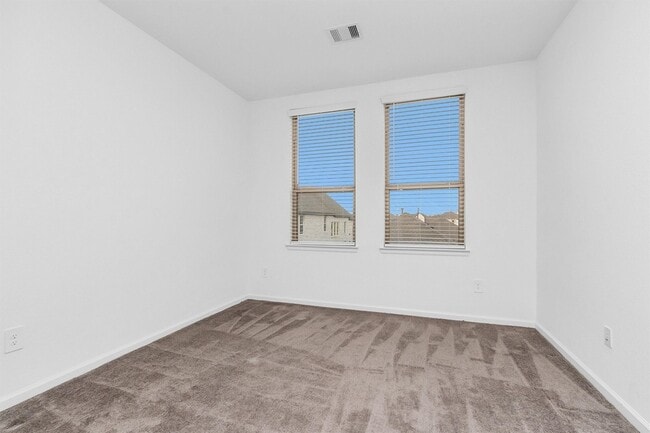 Building Photo - 677 Royal Arch Dr