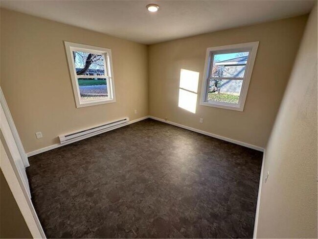 Building Photo - 205 NE 5th St