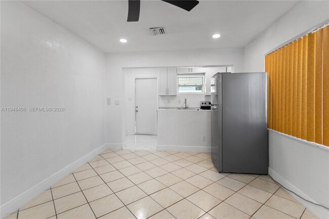 Building Photo - 3521 NW 18th Pl