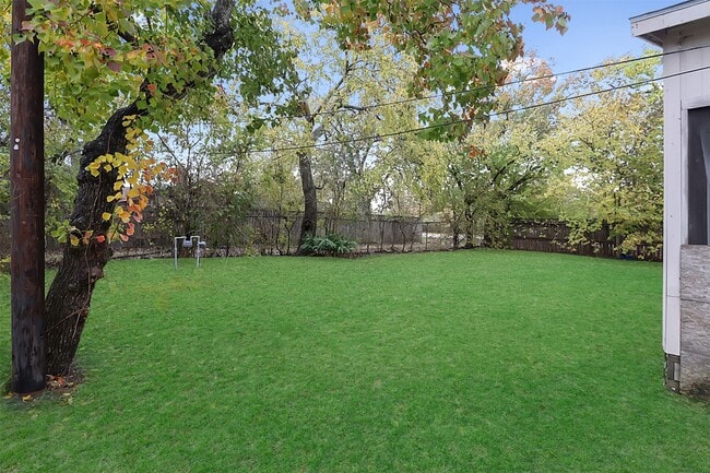 Building Photo - 727 S Iowa St