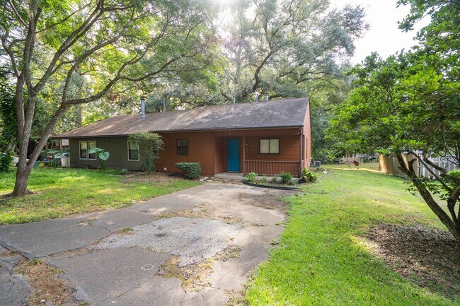 Building Photo - 2/1 Townhome in Twin Lakes