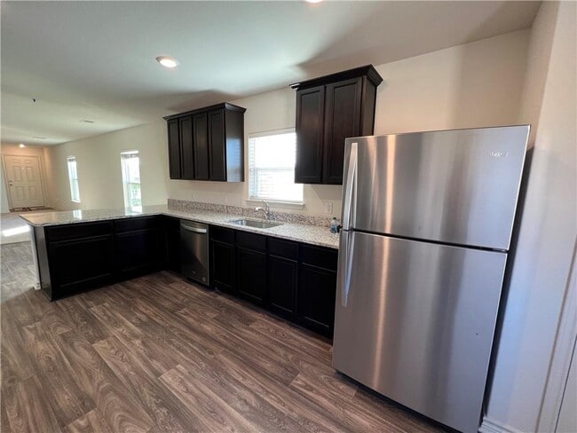 Building Photo - 364 Crescent Park Dr