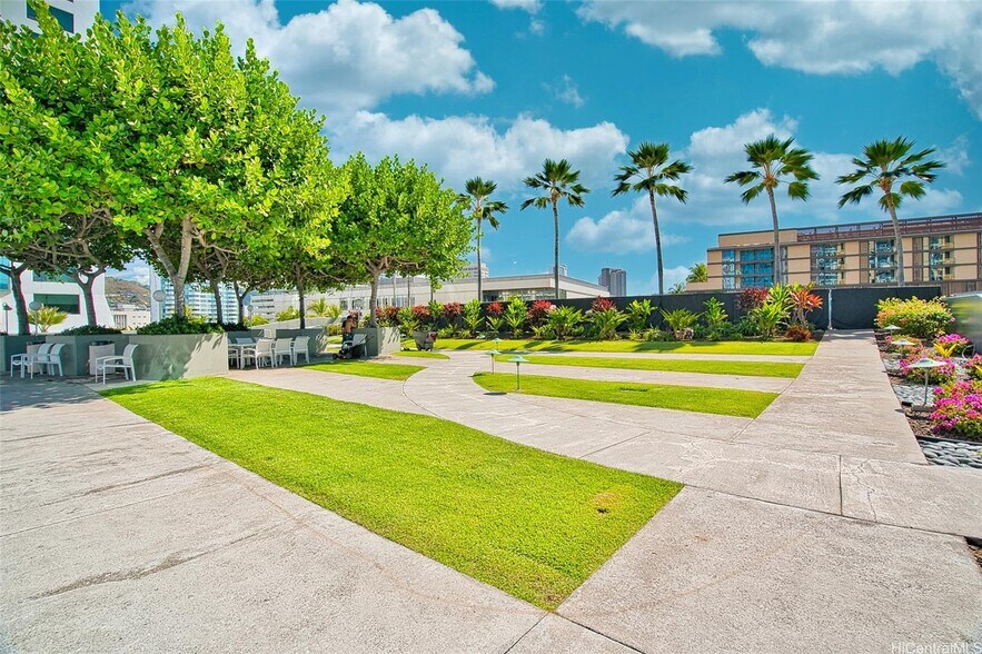 Building Photo - 88 Piikoi St